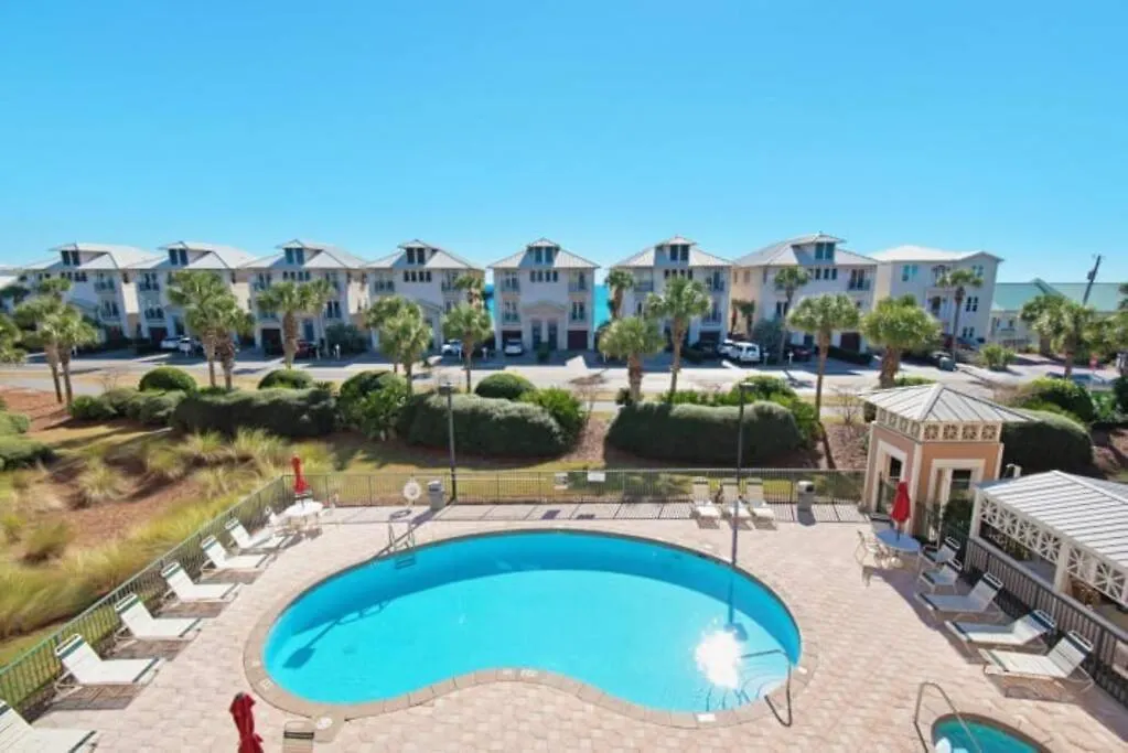 Miramar Beach - Steps From Private Beach Access! Destin Apartment